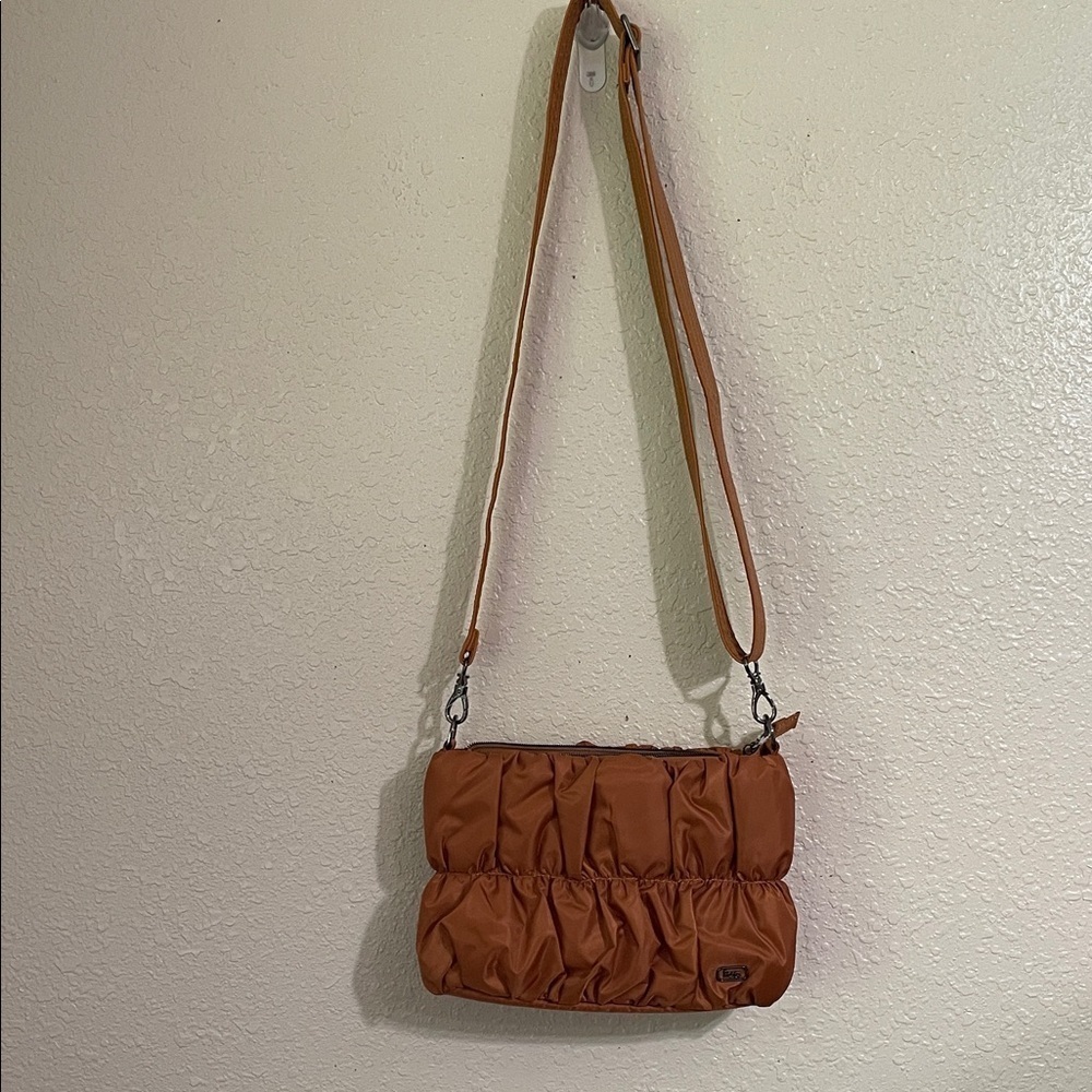 Lug nylon puffy crossbody purse
